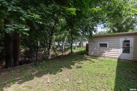1027 38th St, Moline, IL 61265 photo 6
