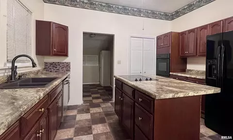 119 W Pulley St, Hurst, IL 62949 photo 6