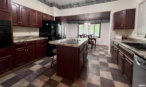119 W Pulley St, Hurst, IL 62949 photo 7