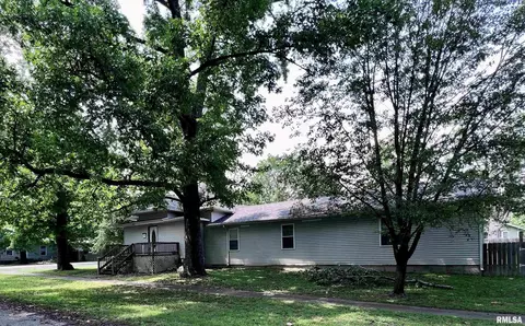 119 W Pulley St, Hurst, IL 62949