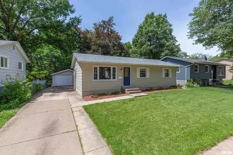 3414 Kimberly Downs Rd, Davenport, IA 52807