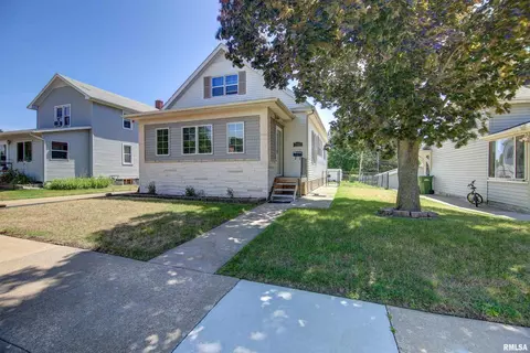 2521 Pershing Blvd, Clinton, IA 52732