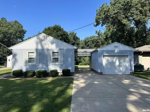 1621 31st St #A, Moline, IL 61265