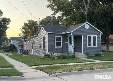 628 4th Ave, Dewitt, IA 52742