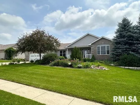 1420 Silver Valley Dr, Dewitt, IA 52742