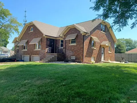 1735 Wilkes Ave, Davenport, IA 52804