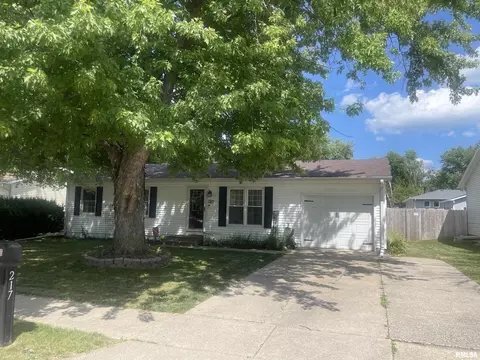 217 N 9th St, Eldridge, IA 52748