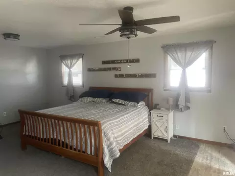 217 N 9th St, Eldridge, IA 52748 photo 14