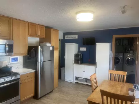 217 N 9th St, Eldridge, IA 52748 photo 8