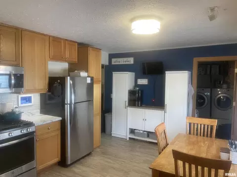 217 N 9th St, Eldridge, IA 52748 photo 6