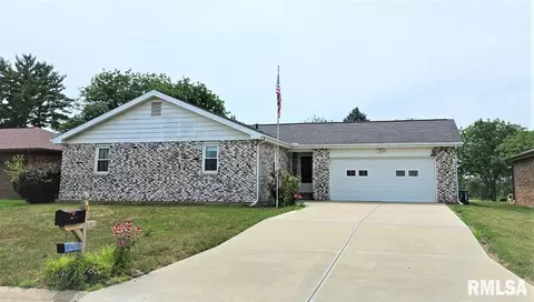 2316 St Charles Dr, Quincy, IL 62305