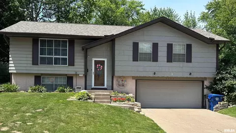 3706 Midland Hill Dr, Bettendorf, IA 52722