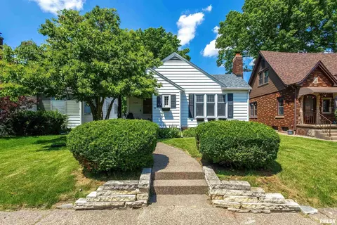 1128 E Columbia Ave, Davenport, IA 52803