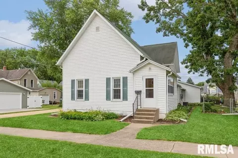 265 20th Ave N, Clinton, IA 52732