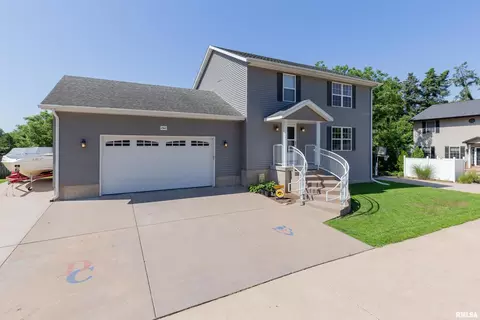 2348 Jersey Ridge Rd, Davenport, IA 52803