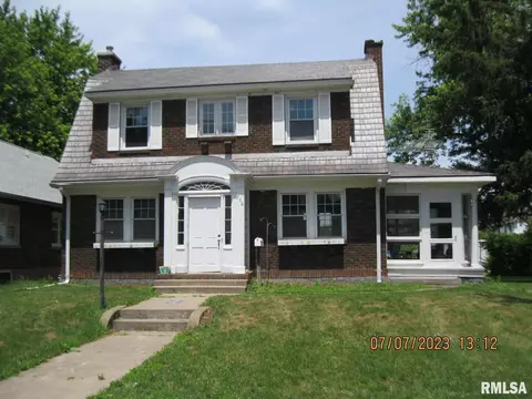 736 7th Ave S, Clinton, IA 52732