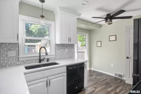 4224 8th Ave, Moline, IL 61265 photo 6