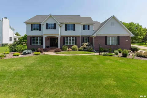 4919 Blackhawk Trail Ct, Bettendorf, IA 52722