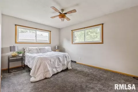 1822 38th St, Moline, IL 61265 photo 9