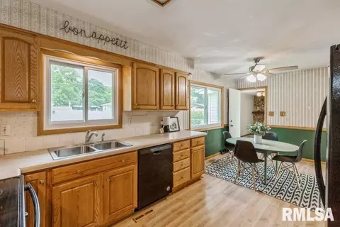 1822 38th St, Moline, IL 61265 photo 8