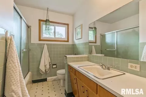 1822 38th St, Moline, IL 61265 photo 13