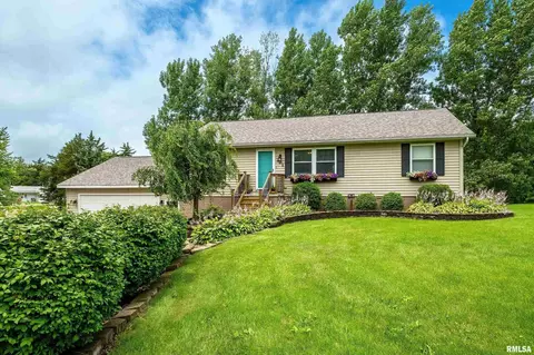 201 S Juniata St, Blue Grass, IA 52726