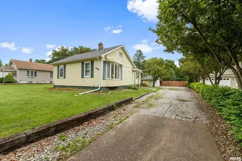 3024 44th St, Moline, IL 61265