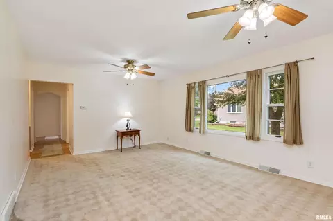 3024 44th St, Moline, IL 61265 photo 5