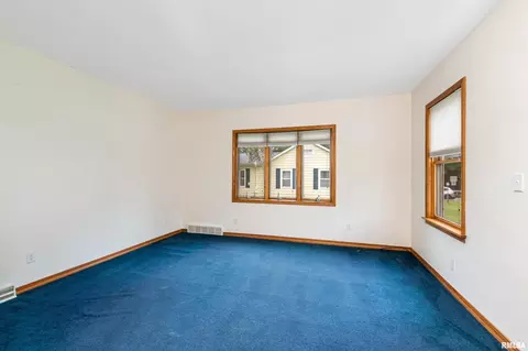 3010 44th St, Moline, IL 61265 photo 4