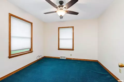 3010 44th St, Moline, IL 61265 photo 2