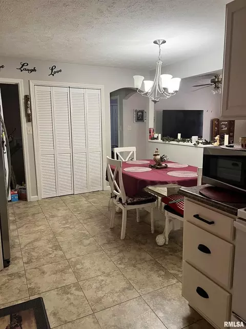 104 Circle Dr, Herrin, IL 62948 photo 9
