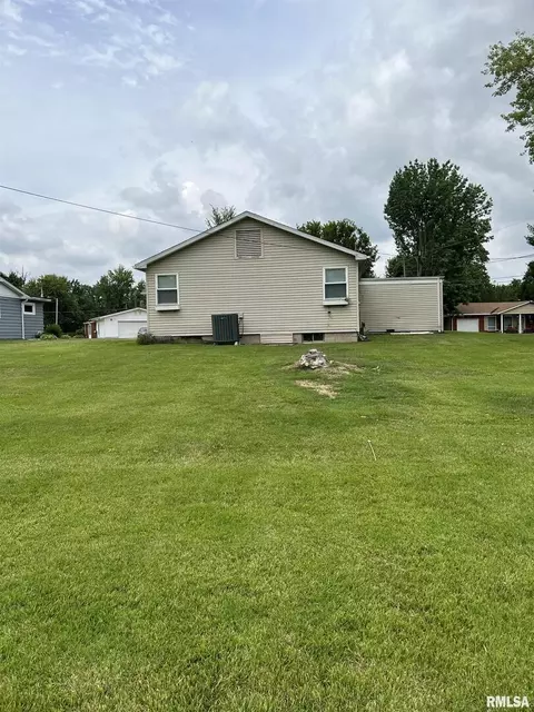 104 Circle Dr, Herrin, IL 62948 photo 4