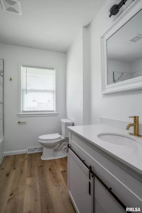305 14th St, Silvis, IL 61282 photo 10