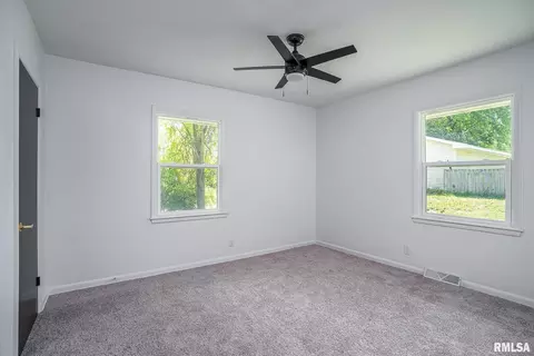 305 14th St, Silvis, IL 61282 photo 8