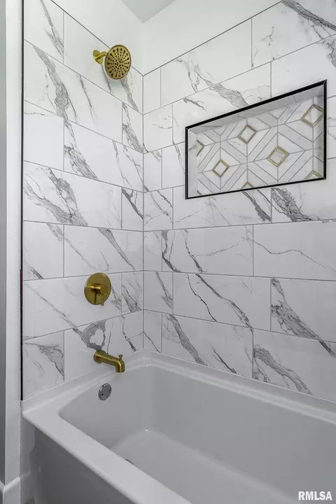 305 14th St, Silvis, IL 61282 photo 12