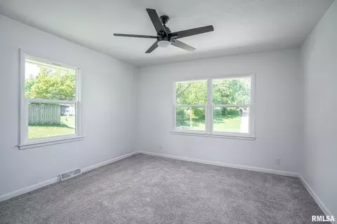 305 14th St, Silvis, IL 61282 photo 9