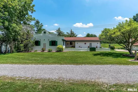 1001 2nd St E, Andalusia, IL 61232