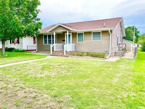 620 3rd Ave, Camanche, IA 52730