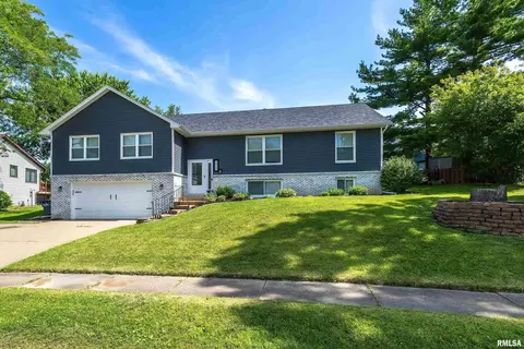 1530 Grapler Ct, Bettendorf, IA 52722