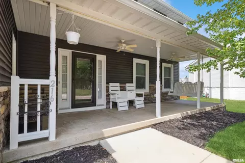 216 Dammann Dr, Eldridge, IA 52748 photo 3