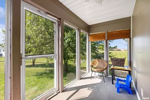 216 Dammann Dr, Eldridge, IA 52748 photo 12