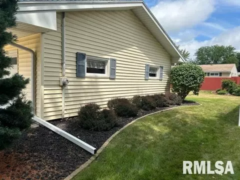 518 Christopher St, Morrison, IL 61270 photo 3