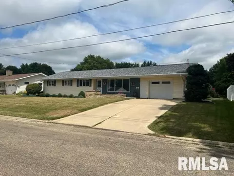 518 Christopher St, Morrison, IL 61270 photo 2
