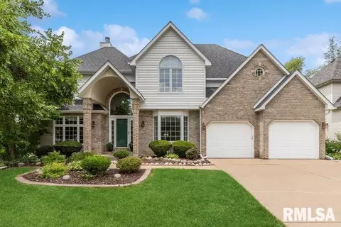 2958 Greenview Dr, Bettendorf, IA 52722