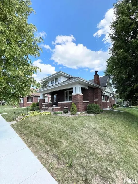2102 Washington St, Quincy, IL 62301
