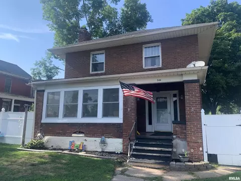 544 S 10th Ave, Clinton, IA 52732