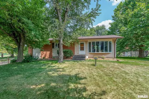10929 104th St, Coal Valley, IL 61240