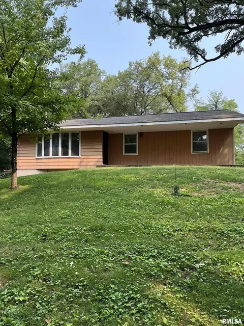 2319 Dunn Rd, Camanche, IA 52730