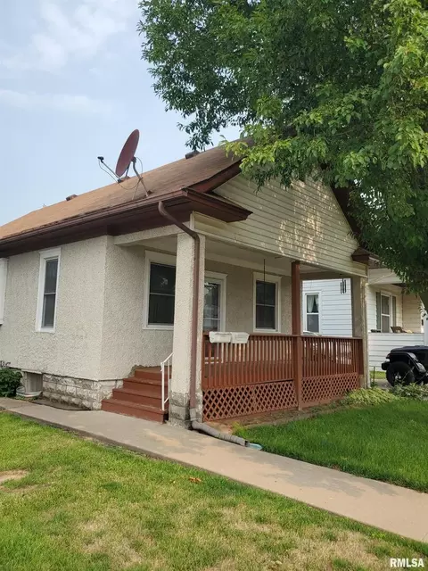 710 Argyle Ct, Clinton, IA 52732