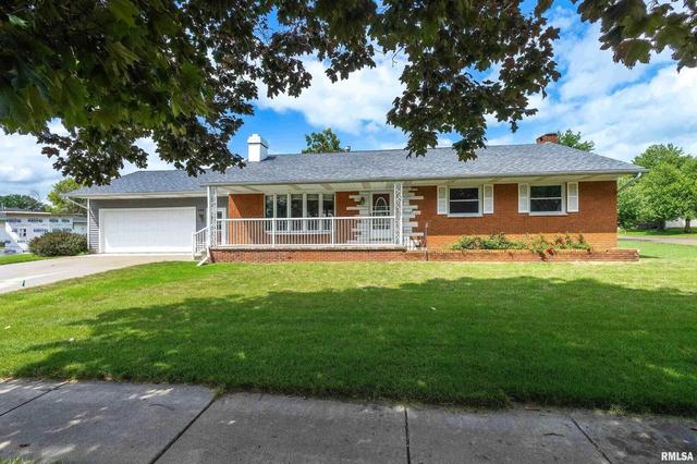 124 11th Ave, Dewitt, IA 52742